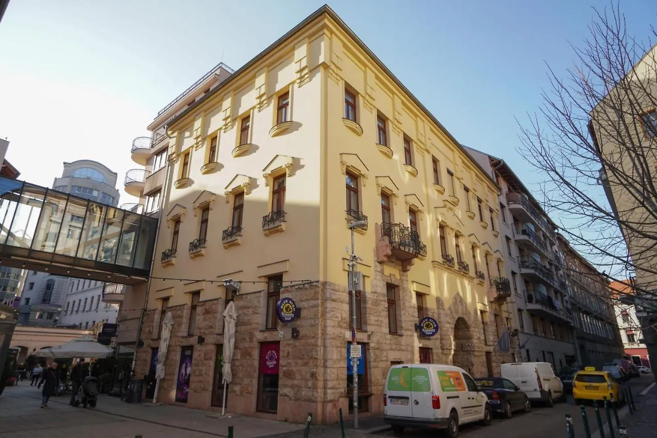 Gozsdu Downtown Apartment Budapest